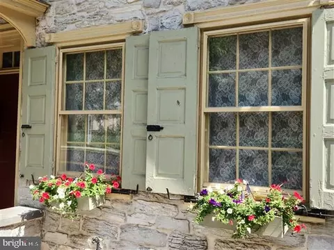 207 E Main St, Lititz, PA 17543 photo 2