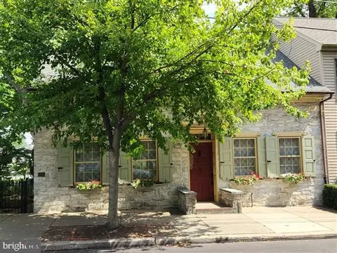 207 E Main St, Lititz, PA 17543 photo 5