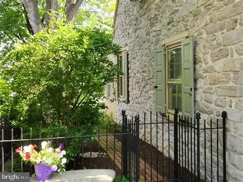 207 E Main St, Lititz, PA 17543 photo 4