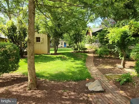 207 E Main St, Lititz, PA 17543 photo 11