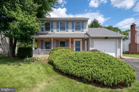 891 Parkside Ln, Lancaster, PA 17601