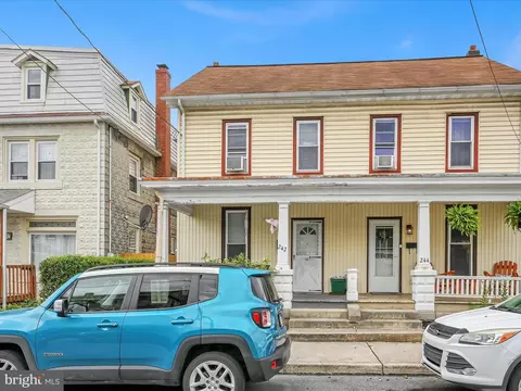 242 Duke St, Ephrata, PA 17522