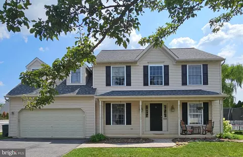 231 Deerfield Ln, Lititz, PA 17543