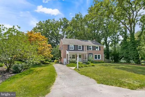 1220 Hillcrest Rd, Lancaster, PA 17603