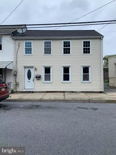 219 S 3rd St, Columbia, PA 17512