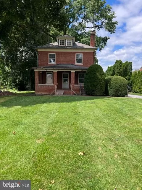 1553 New Holland Pike, Lancaster, PA 17601