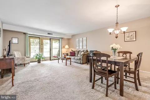 117 Valleybrook Dr, Lancaster, PA 17601
