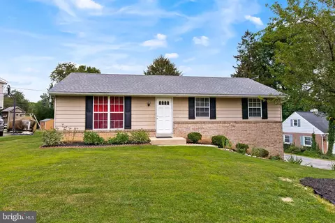 714 Imperial Dr, Lancaster, PA 17601