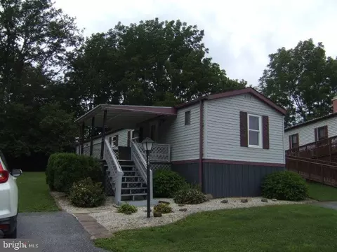 136 Westbrook Dr, Ephrata, PA 17522