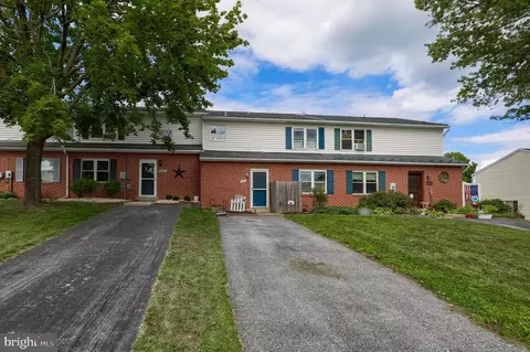 465 Crosswinds Dr, Lititz, PA 17543 photo 2