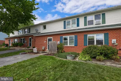 465 Crosswinds Dr, Lititz, PA 17543 photo 4