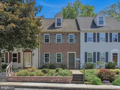 25 Pennwick Dr, Lititz, PA 17543