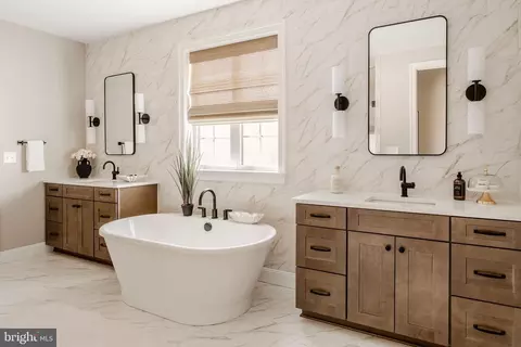 Bath - 1100 Bluegrass Rd #DEVONSHIRE, Lancaster, PA 17601 photo 7 of 11