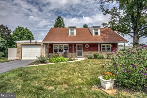 49 Cedar Ave, Brownstown, PA 17508
