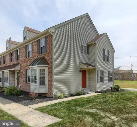 28 Acorn Blvd, Lancaster, PA 17602