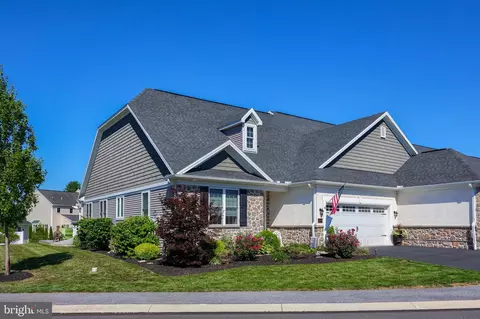233 Sawgrass Dr, Millersville, PA 17551