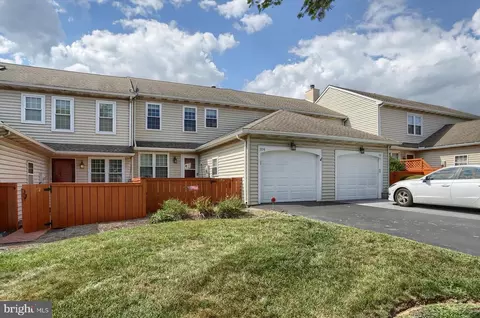 104 Winding Hill Dr, Lancaster, PA 17601