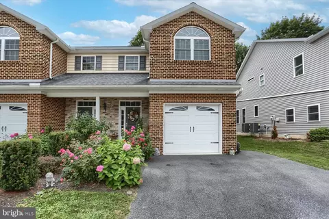 1910 Edington Pl, Lancaster, PA 17603