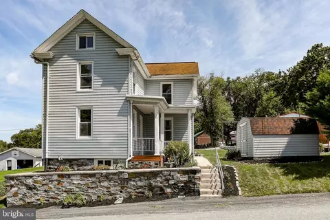 227 Falmouth Rd, Bainbridge, PA 17502