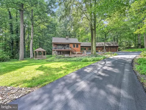 240 Pine Crest Dr, Denver, PA 17517