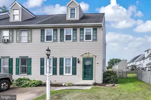 101 Garrett Cir, Ephrata, PA 17522