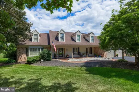231 Farmstead Ln, Lititz, PA 17543
