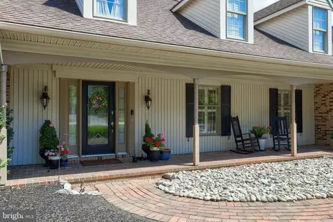 231 Farmstead Ln, Lititz, PA 17543 photo 2