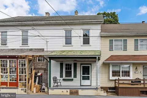 12 Middle Ln, Lititz, PA 17543