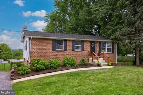 1248 W Swartzville Rd, Reinholds, PA 17569
