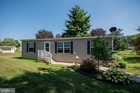 721 Fallon Dr, Lancaster, PA 17601