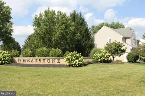 702 Farnum Rd, Lititz, PA 17543 photo 2