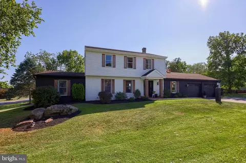 2 Masters Dr, Denver, PA 17517