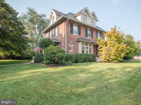 24 S Hess St, Quarryville, PA 17566