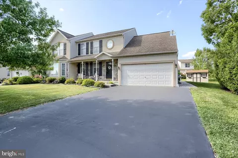 3436 Green Leaf Dr, Mount Joy, PA 17552