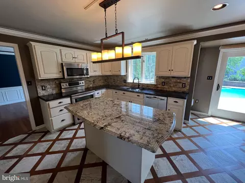 10 Crimson Ln, Lititz, PA 17543 photo 8