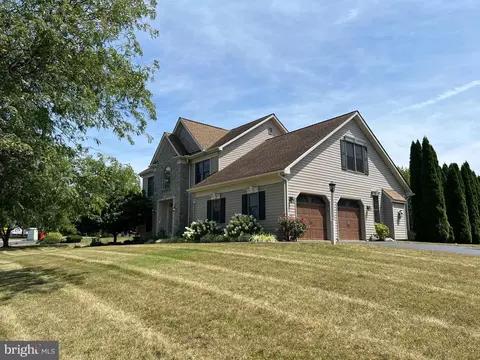 10 Crimson Ln, Lititz, PA 17543 photo 3