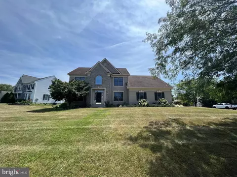 10 Crimson Ln, Lititz, PA 17543 photo 2