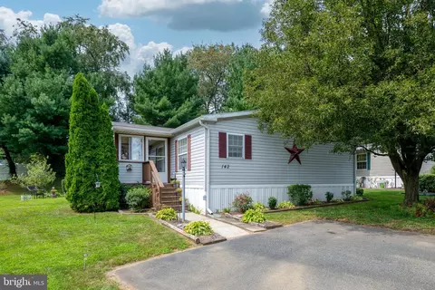 142 Greenbriar Cir, Lancaster, PA 17603