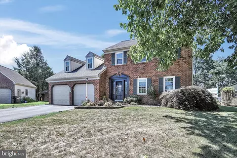 15 Stoneridge Cir, Ephrata, PA 17522