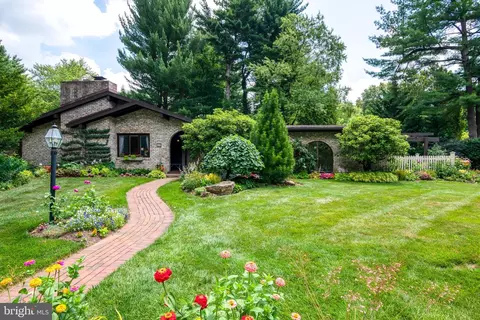 2719 Fiddlers Green Rd, Lancaster, PA 17601
