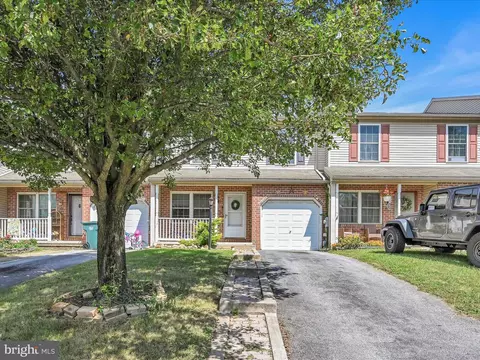 105 Larkspur Dr, Quarryville, PA 17566