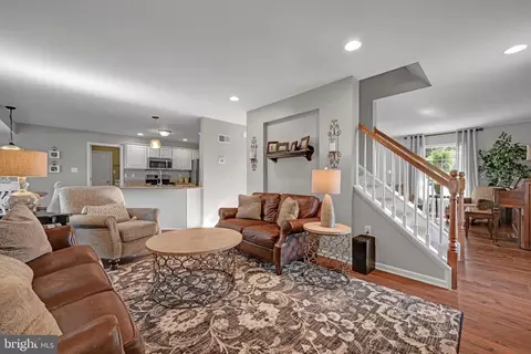 204 N Oak St, Lititz, PA 17543 photo 8