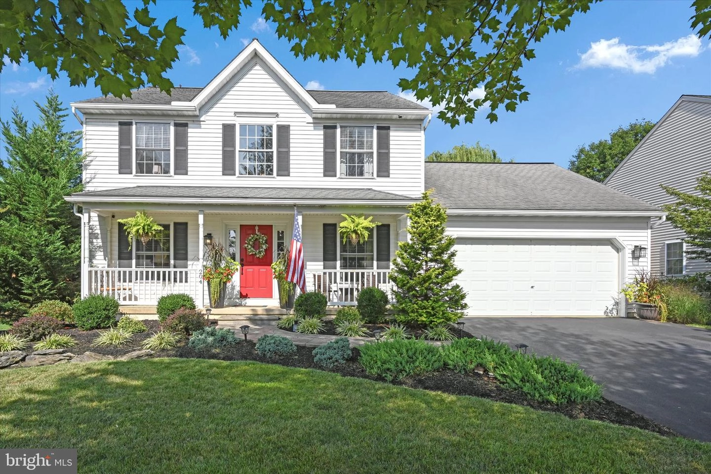 204 N Oak St, Lititz, PA 17543 photo 1