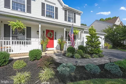 204 N Oak St, Lititz, PA 17543 photo 3