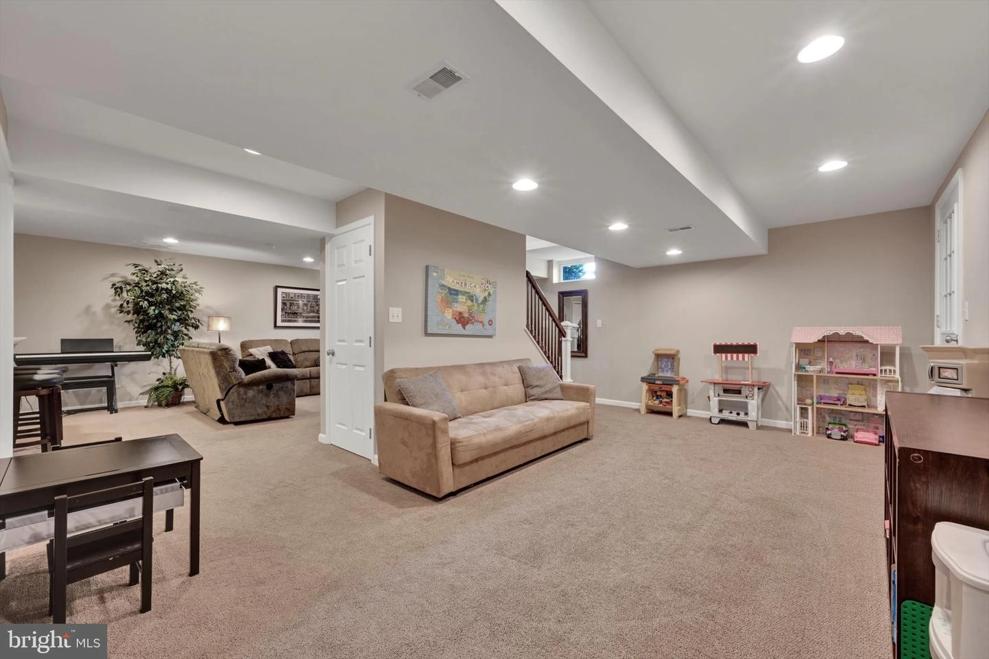 204 N Oak St, Lititz, PA 17543 photo 32