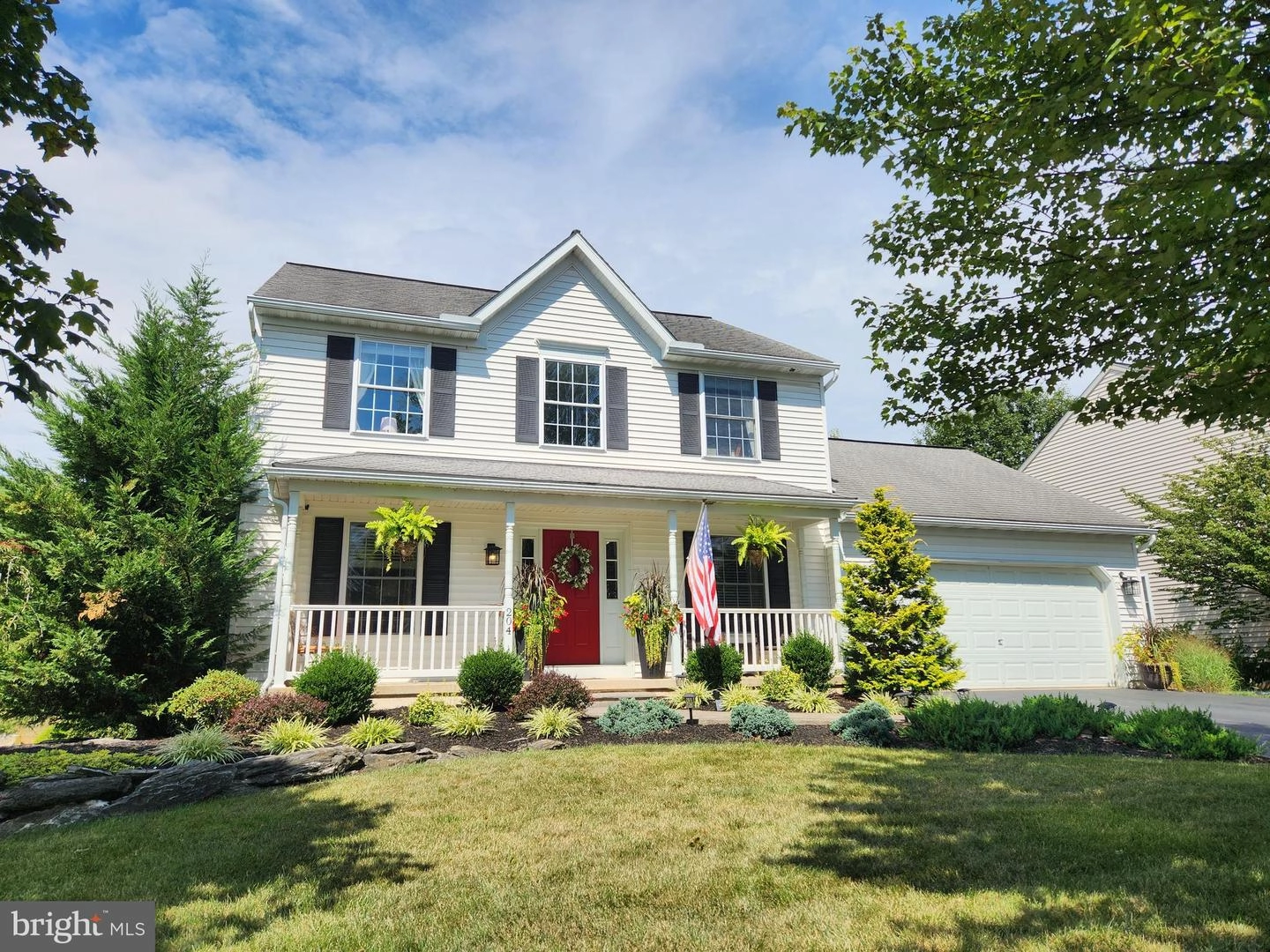 204 N Oak St, Lititz, PA 17543 photo 2