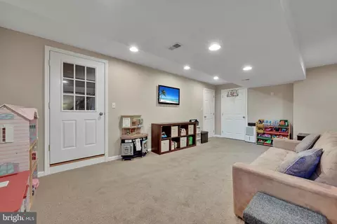 204 N Oak St, Lititz, PA 17543 photo 31