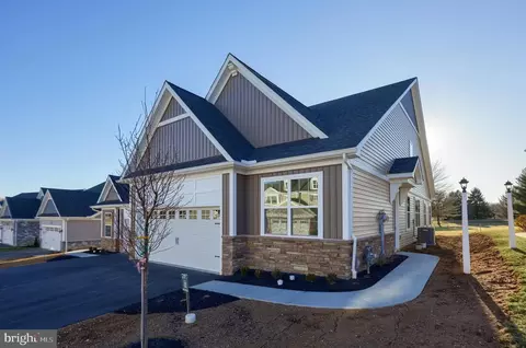136 Copperstone Ct #54, Millersville, PA 17551