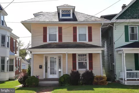 135 W High St, Manheim, PA 17545