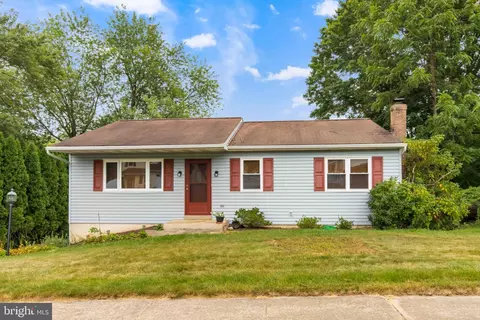 117 Armstrong Ln, Lancaster, PA 17603